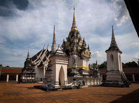  Phra Bang -  A Timeless Vision of Serenity and Regal Majesty