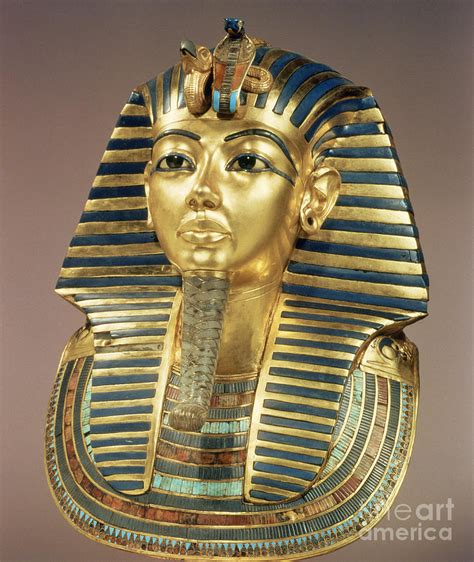  “The Funerary Mask of Tutankhamun” – A Gilded Embrace for Eternity