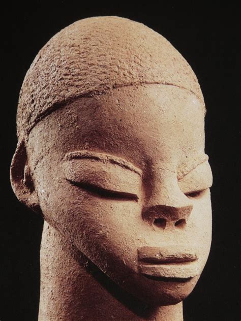  The Nok Terracotta Head: Exploring the Soul Through Ancient Clay and Intricate Carving!